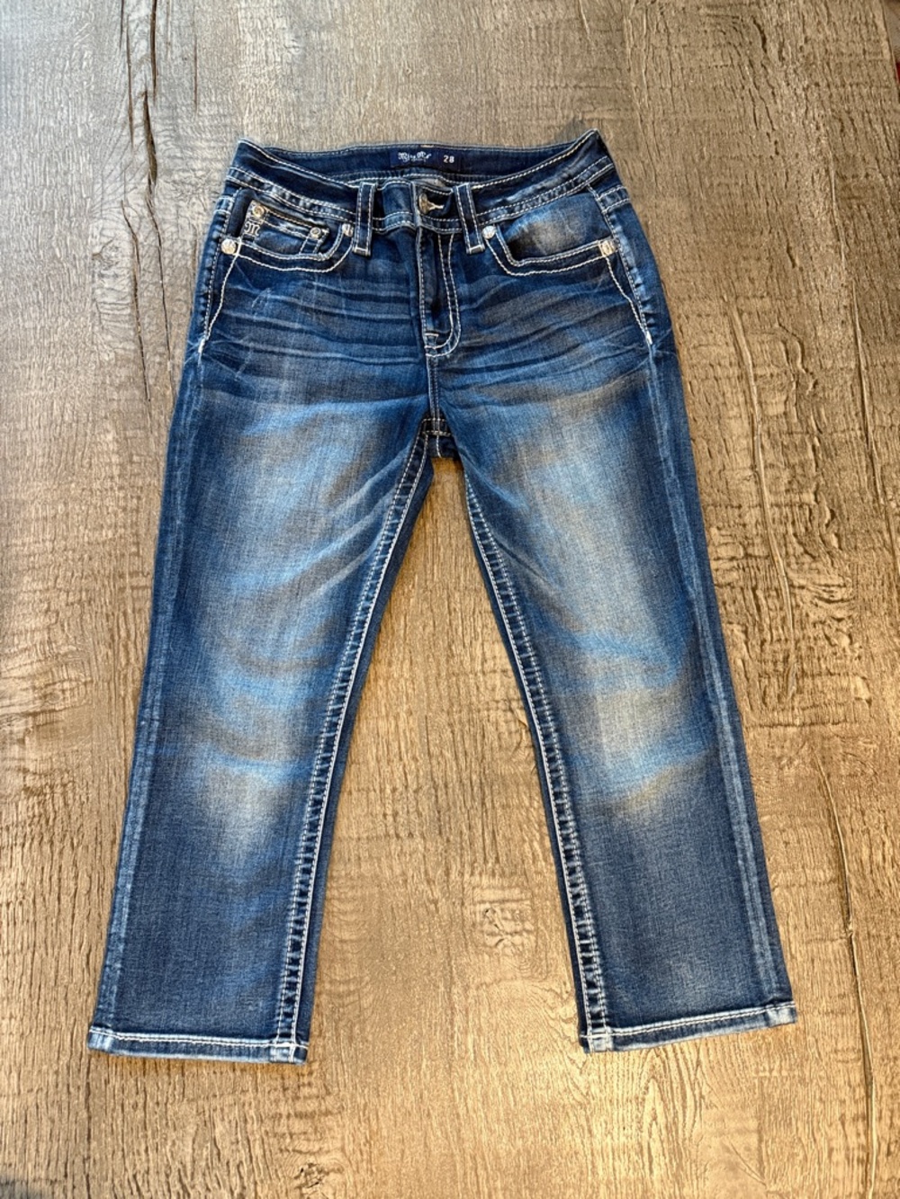 Miss Me Jeans Mid Rise Capri Embellished Back Pockets Size 28 - Excellent
